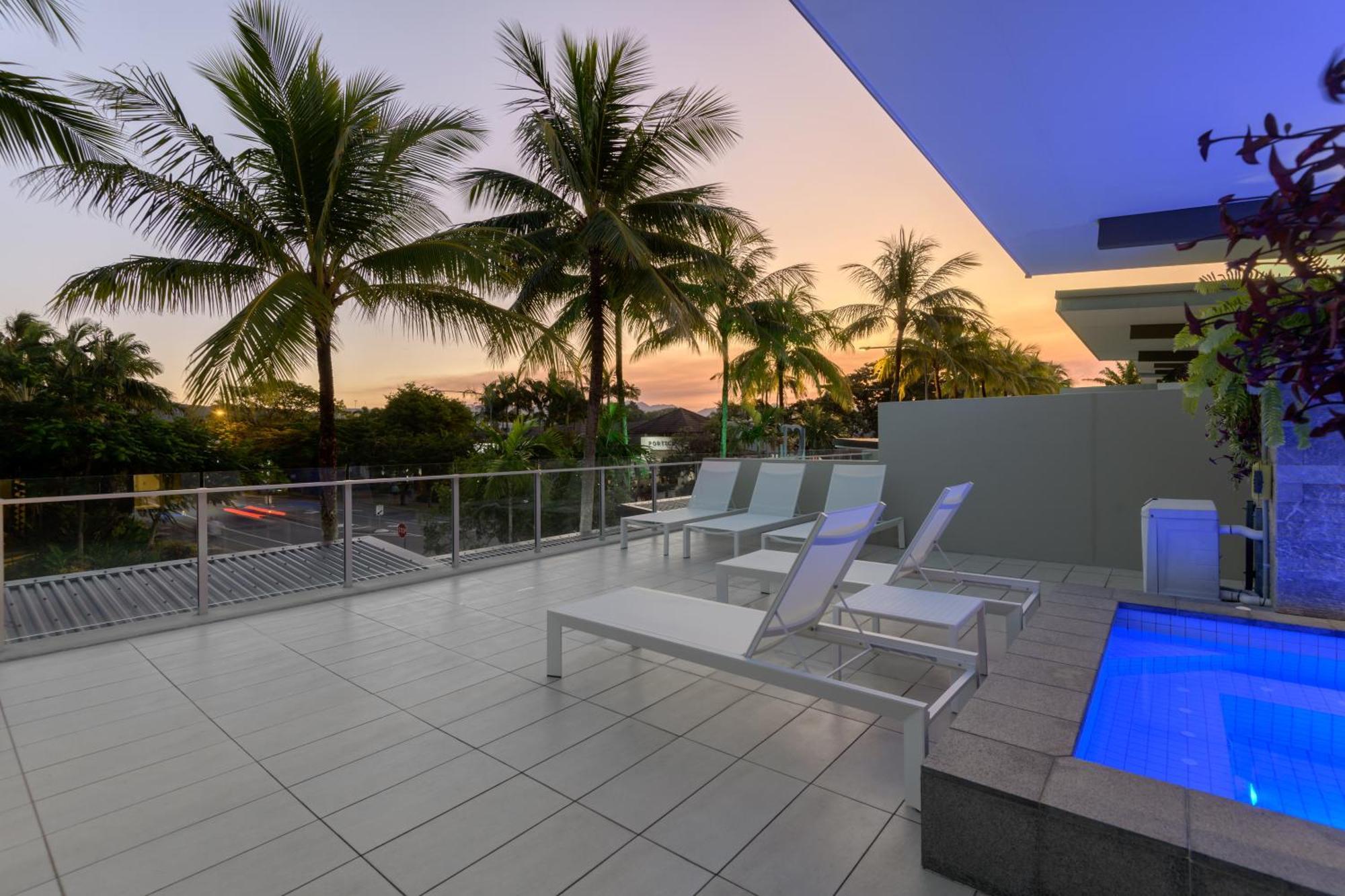 Coconut Grove Aparthotel Port Douglas Ngoại thất bức ảnh