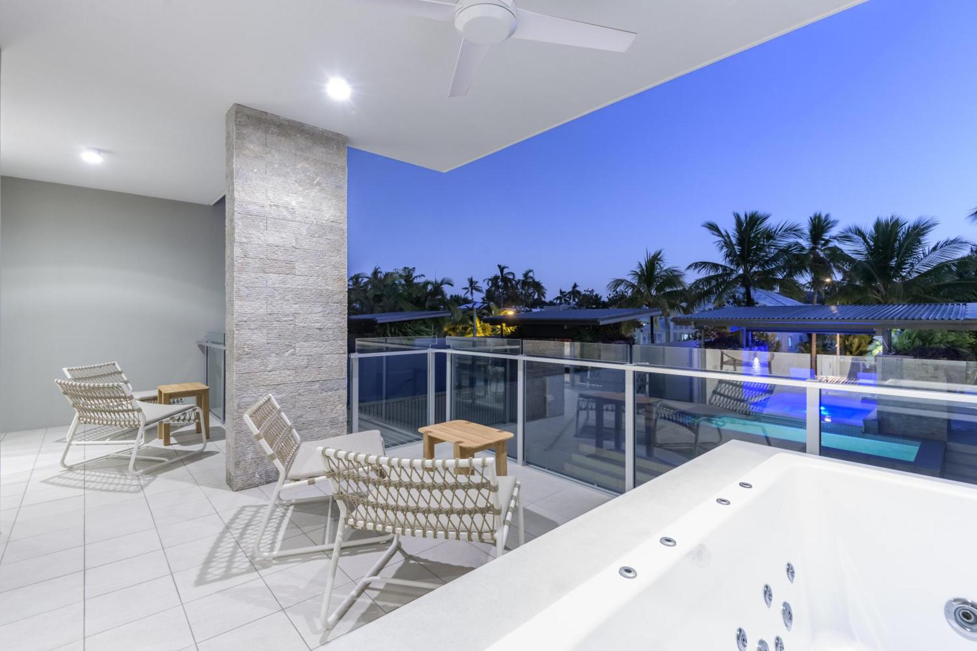 Coconut Grove Aparthotel Port Douglas Ngoại thất bức ảnh