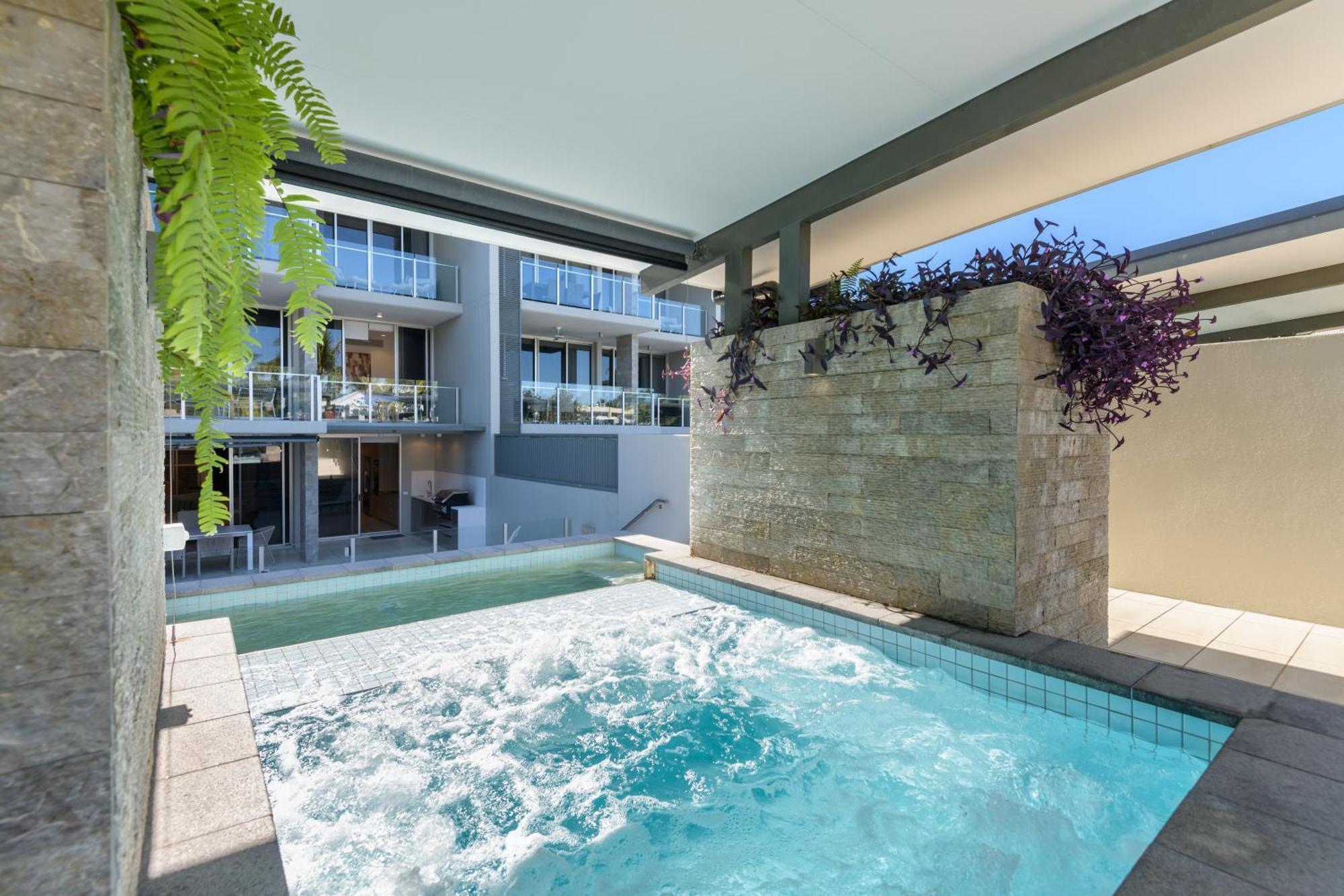 Coconut Grove Aparthotel Port Douglas Ngoại thất bức ảnh